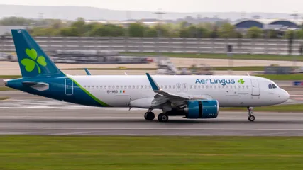 EI-NSG landing at LHR